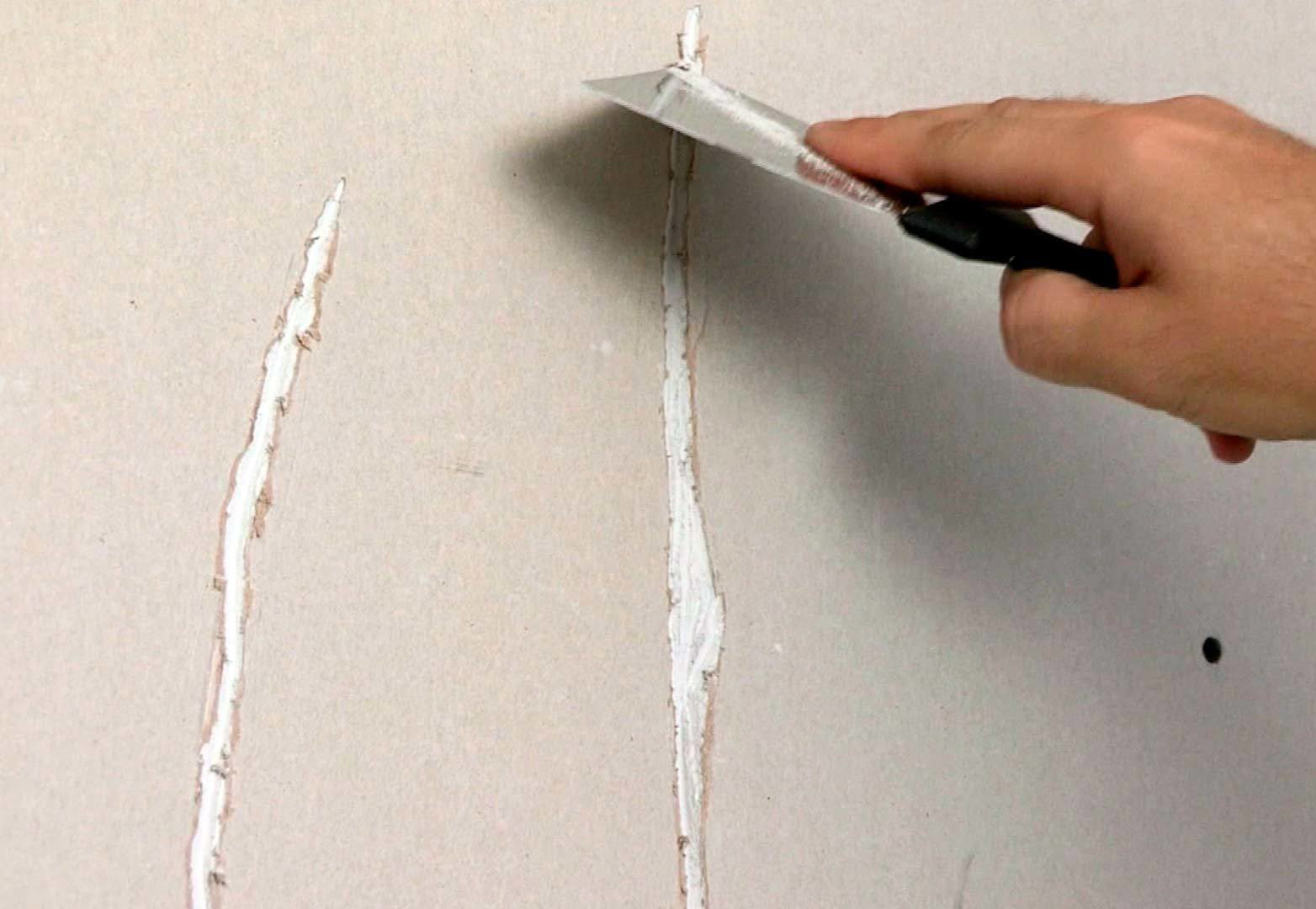 Ремонт потолков из гипсокартона: как заделать трещины и пробоины (+видео)
