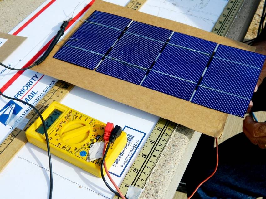 Солнечная панель из СD-дисков без обмана: практический эксперимент