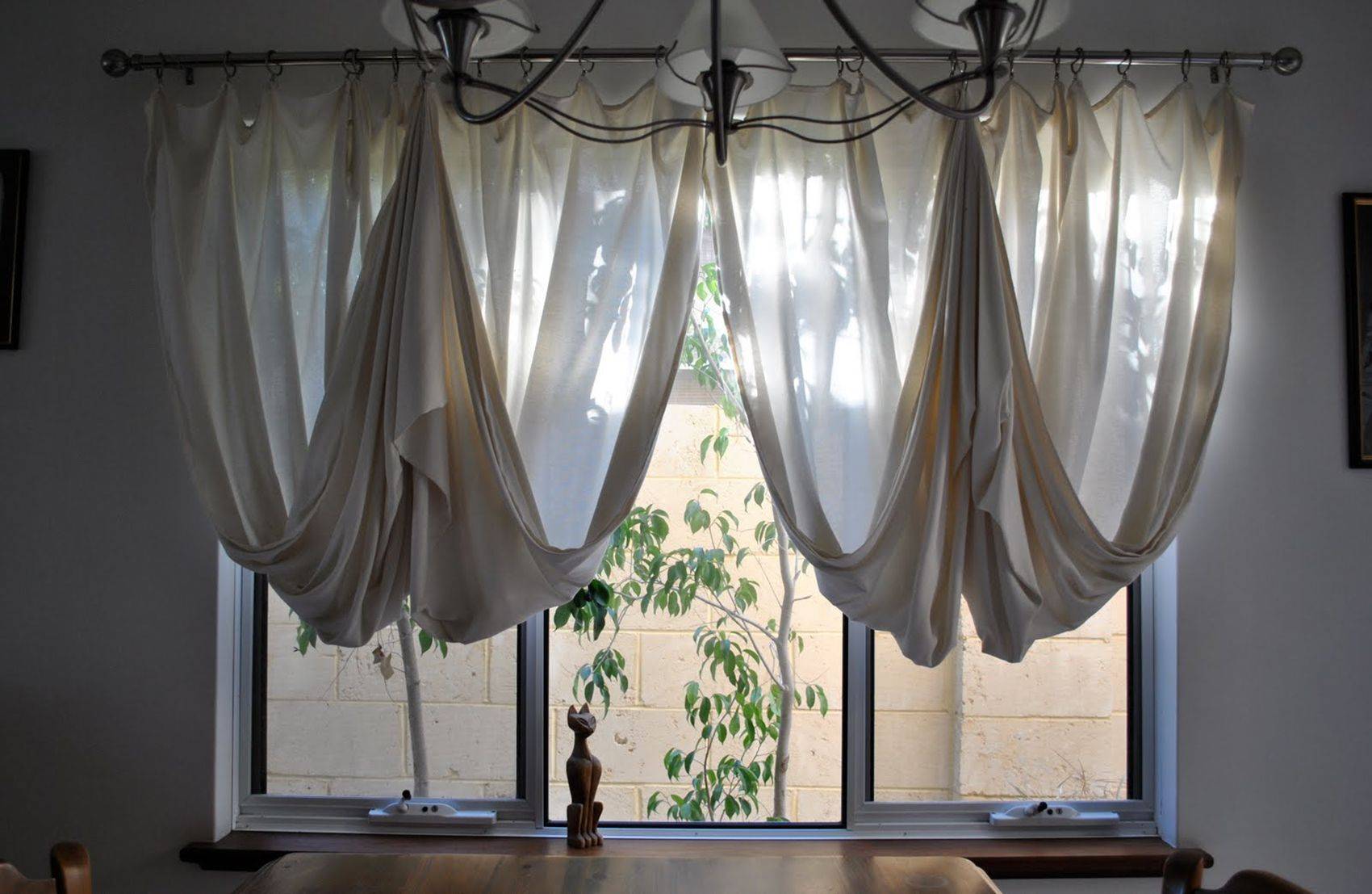 Оформление окна на кухне (75+ фото): 5 вариантов дизайна окна