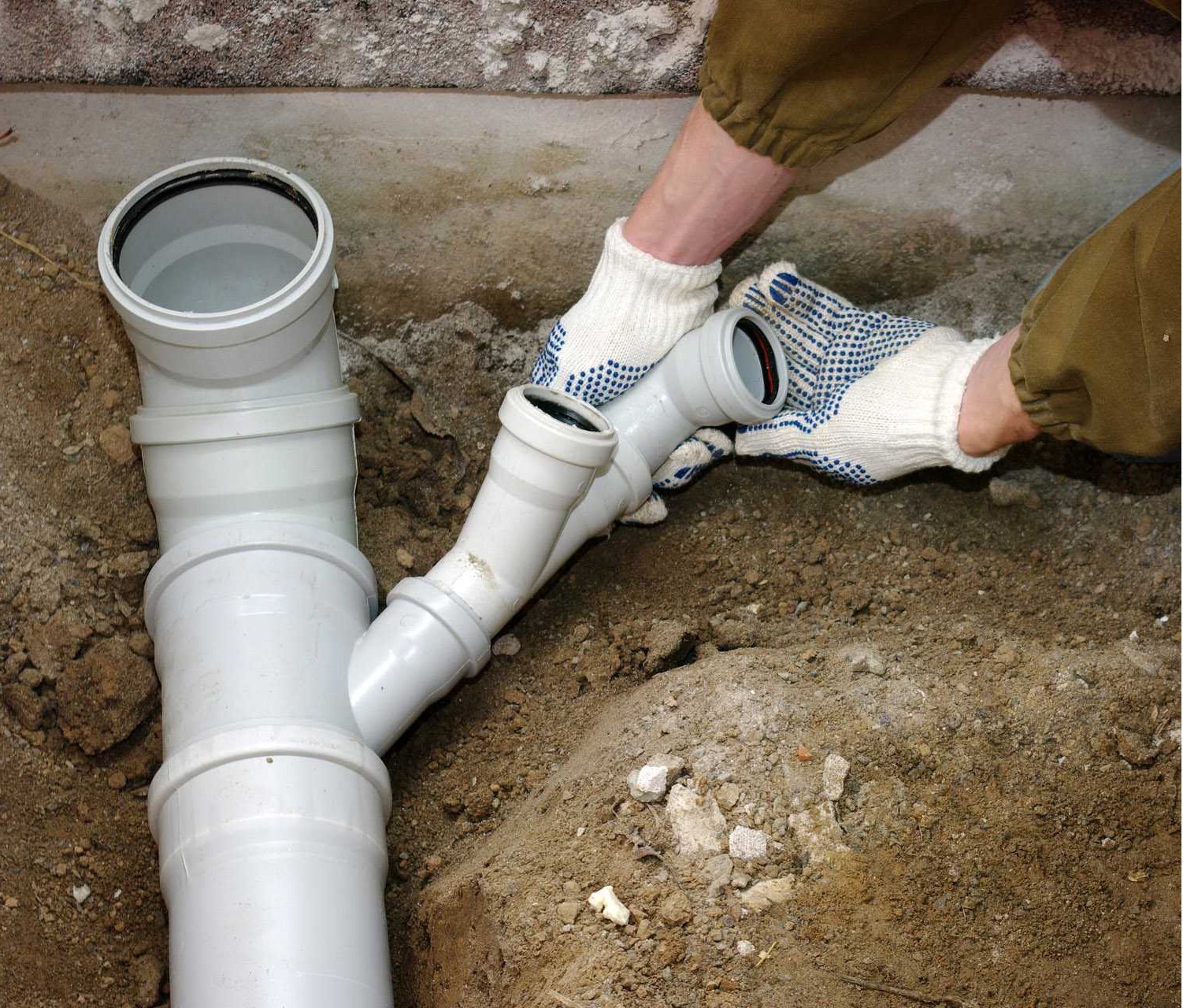 Чугун или пластик: какие трубы лучше подойдут для устройства внутренней канализации