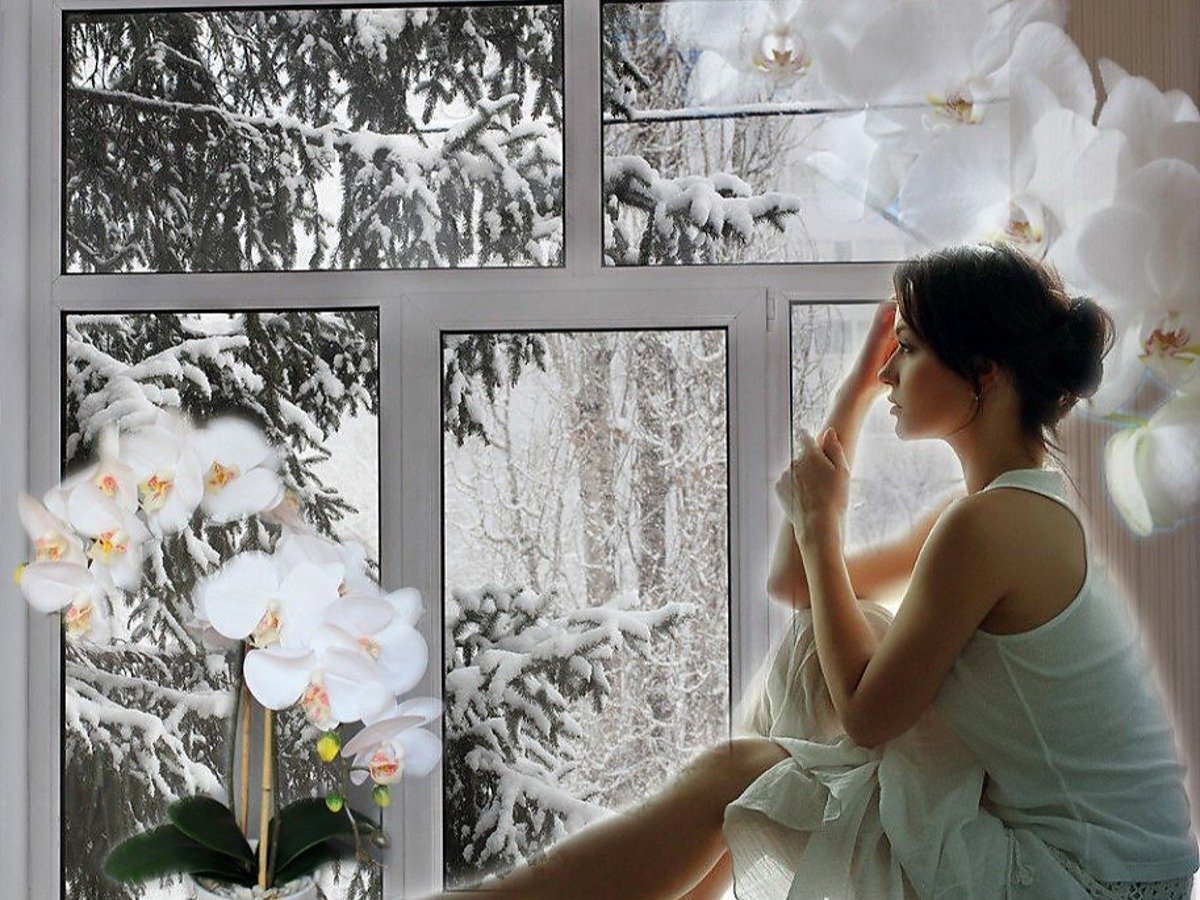 Еще хмурится небо но в просветах. Женщина у зимнего окна. Весна в окно стучится. Зимнее окно. Девушка и снег за окном.