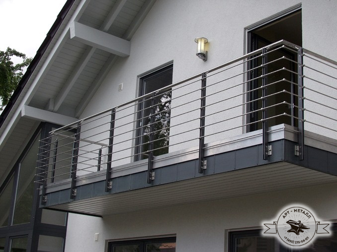 Перила на балкон: виды конструкций и особенности монтажа