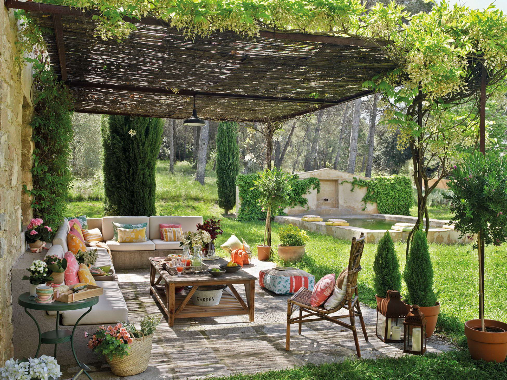 Пергола в итальянском стиле патио и сад в Прованс стиле