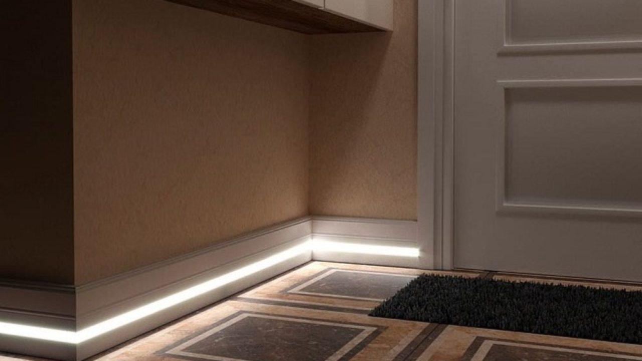 Плинтус с подсветкой напольный и потолочный: выбор и монтаж (фото)