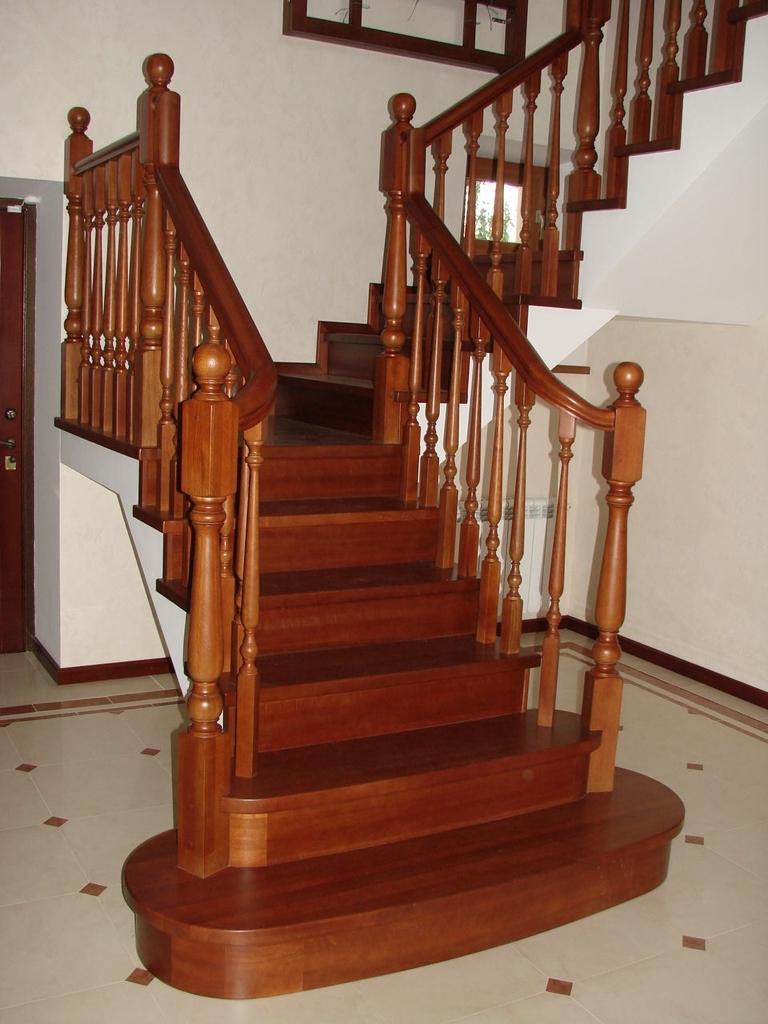 Госты для деревянных лестниц