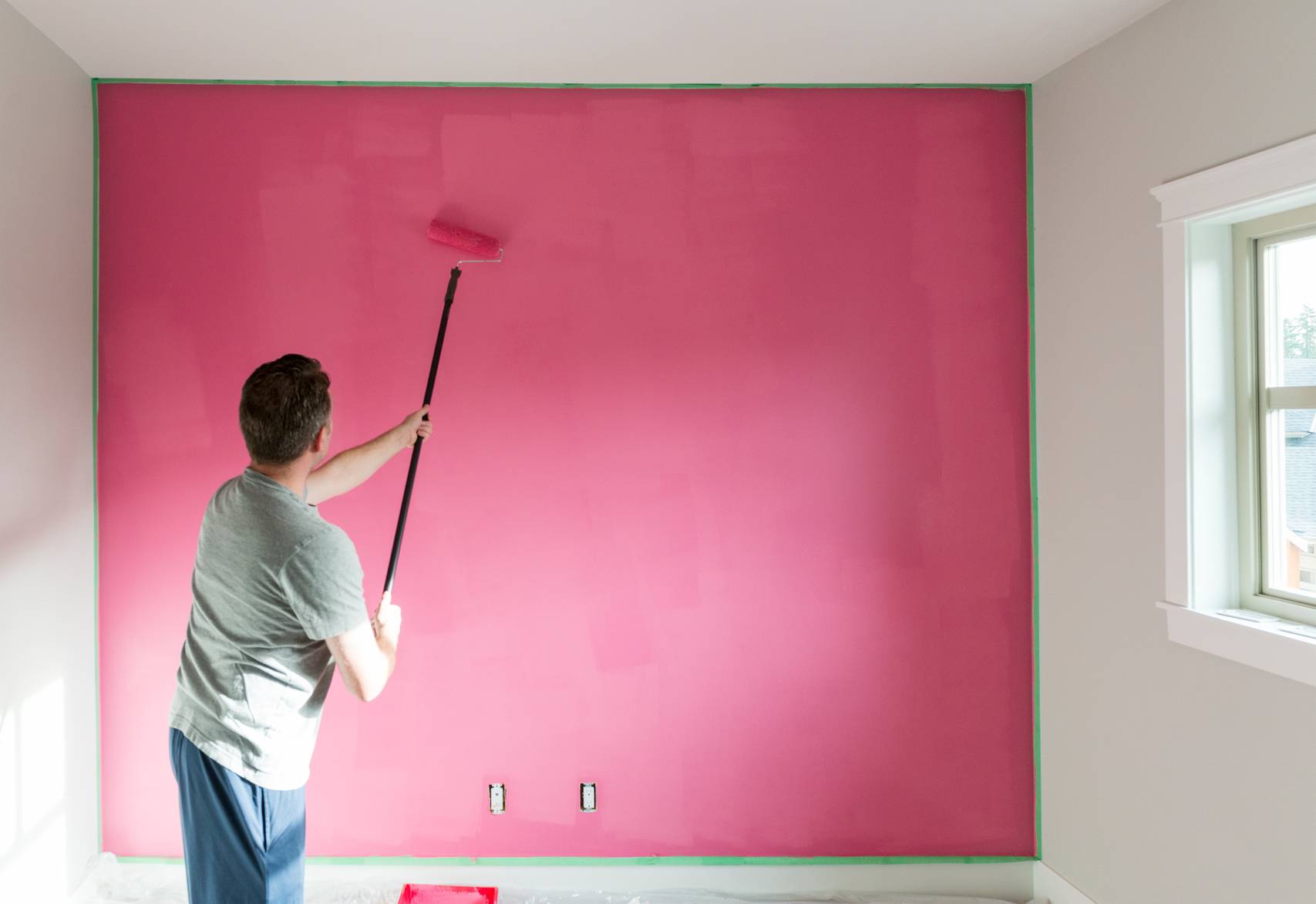 Чем покрасить стены в квартире вместо обоев: