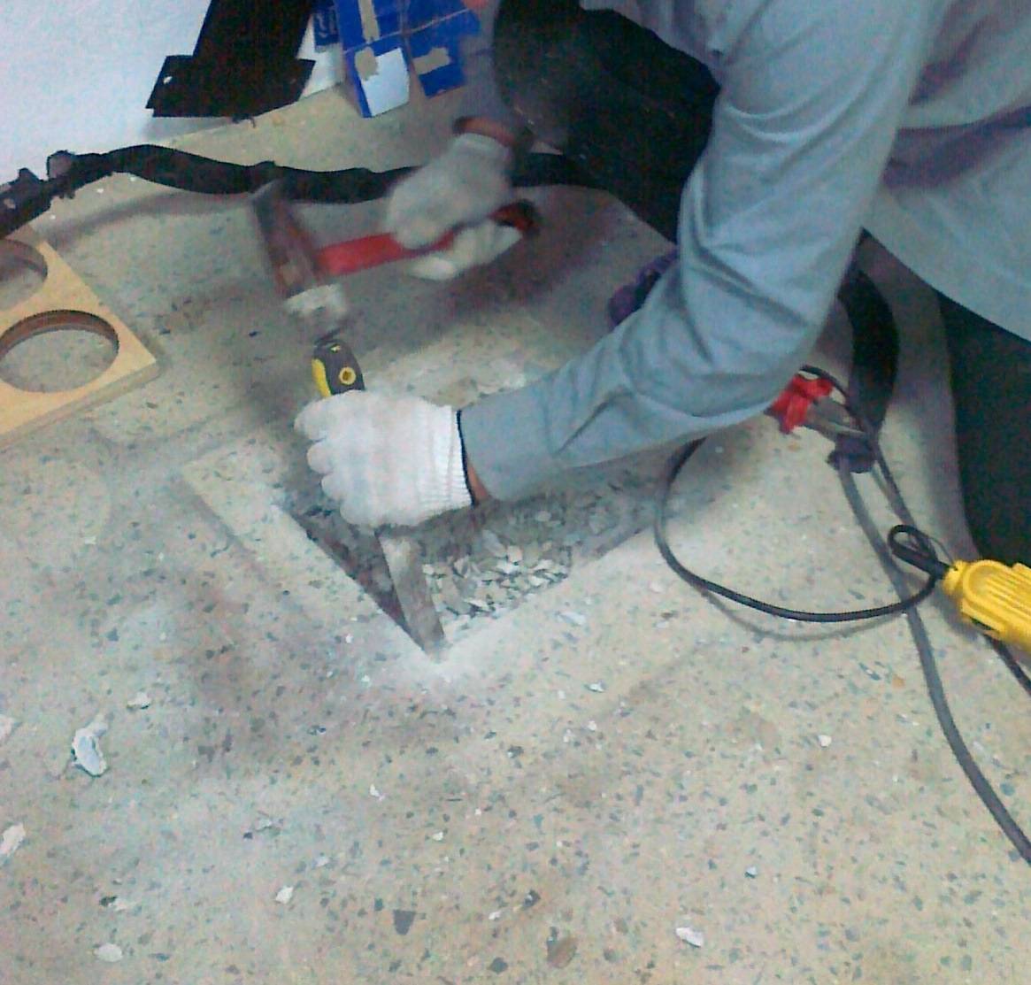 Как без пыли резать бетон болгаркой