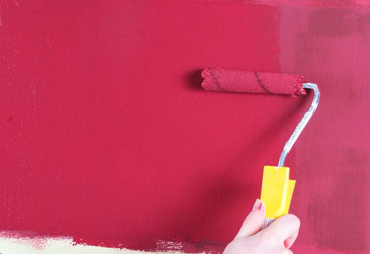 Покраска стен водоэмульсионной краской, видео.