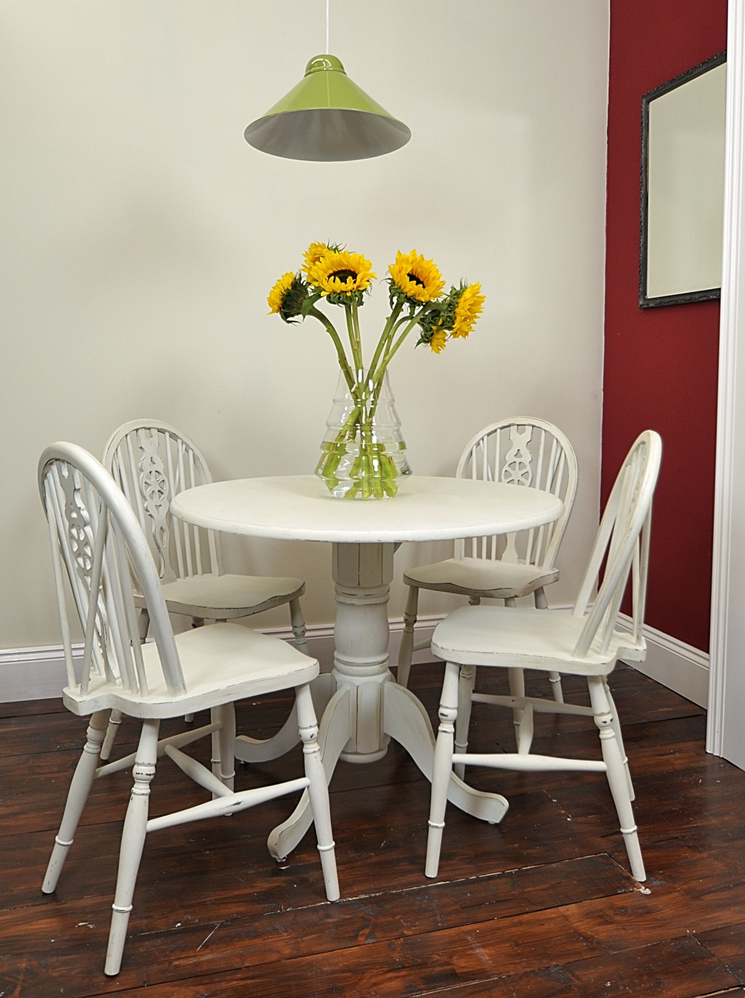 Лучшие стулья для кухни. Круглый стол в интерьере. Столы и стулья для кухни. Стол кухонный. Круглый обеденный стол в интерьере.