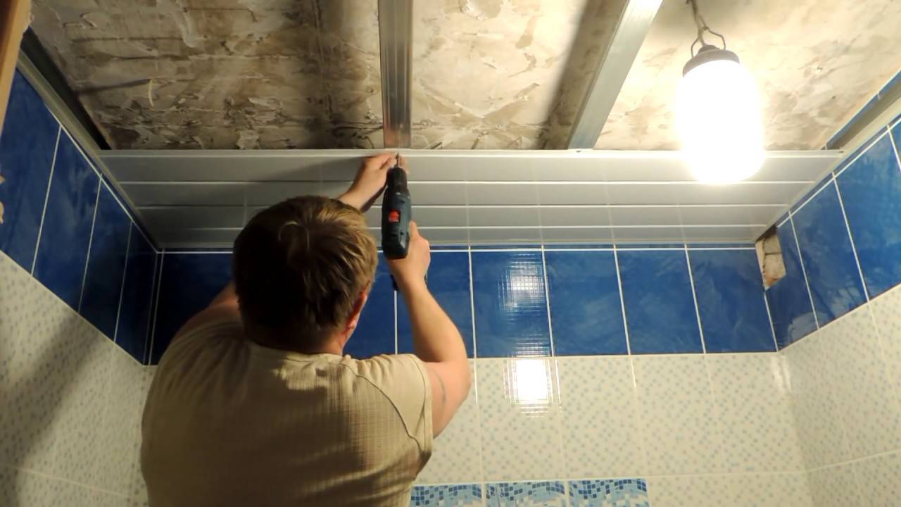 Монтаж пластиковых панелей к потолку своими руками