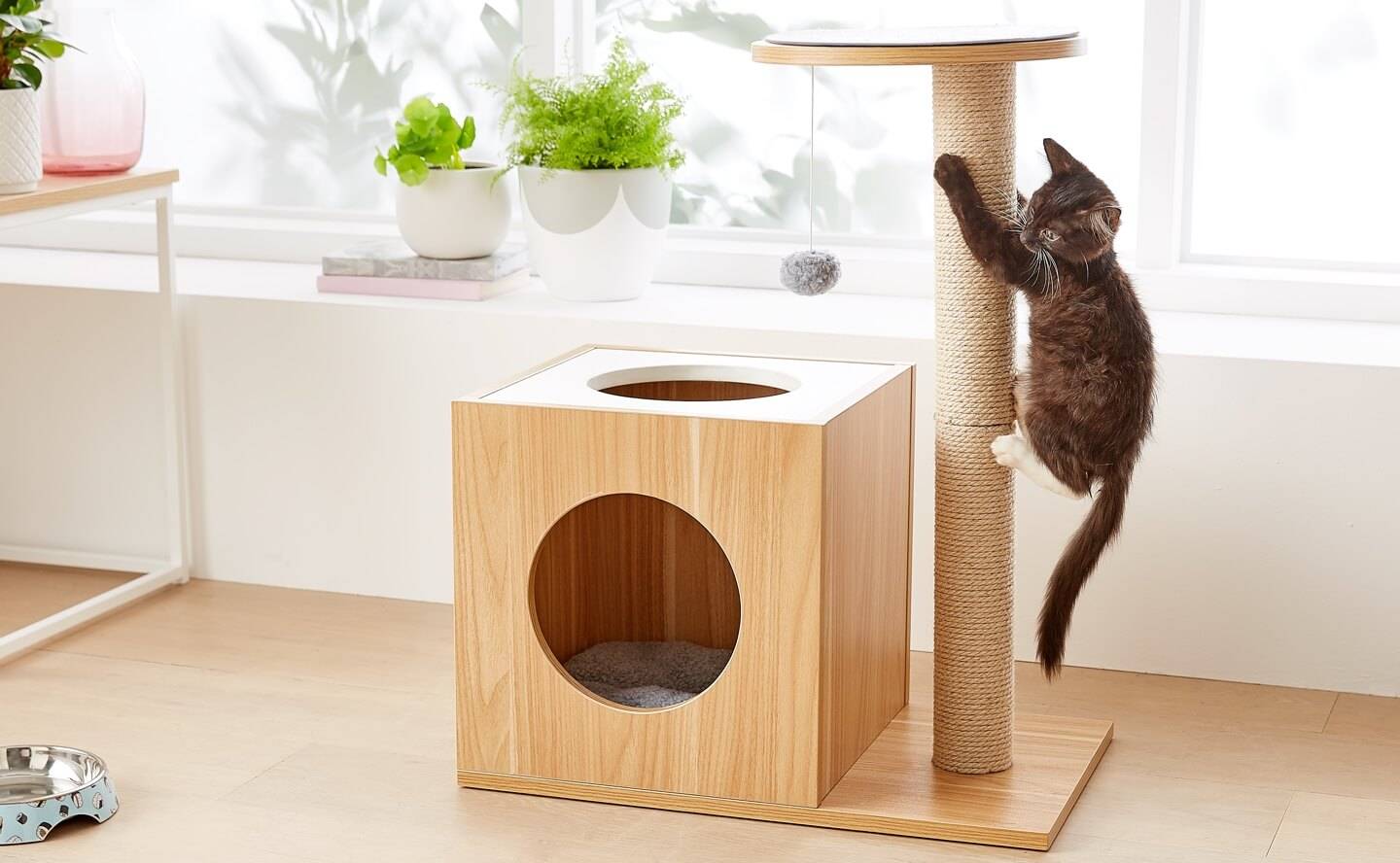 домик для кошки из вешалок