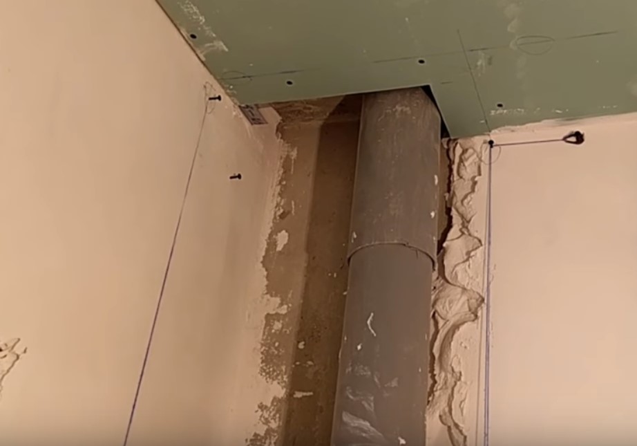 Как красиво и безопасно спрятать газовую трубу на кухне?