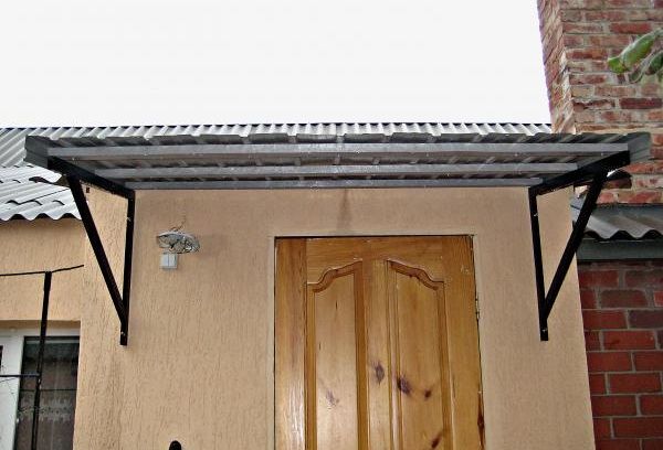 Как сделать козырек над крыльцом (61 фото): создаем красивый вход в дом. красивые навесы во дворе частного дома своими руками красивые навесы к дому из металла