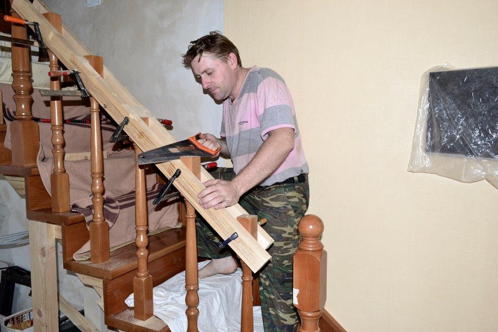 Крепление балясин и столбов лестницы - строим лестницу в частном доме
