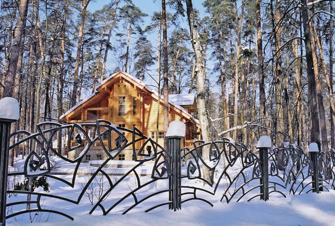 Кованые заборы (46 фото): глухие, декоративные, комбинированные,