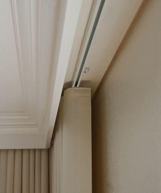 Карнизы для штор под натяжные потолки: какие лучше выбрать?