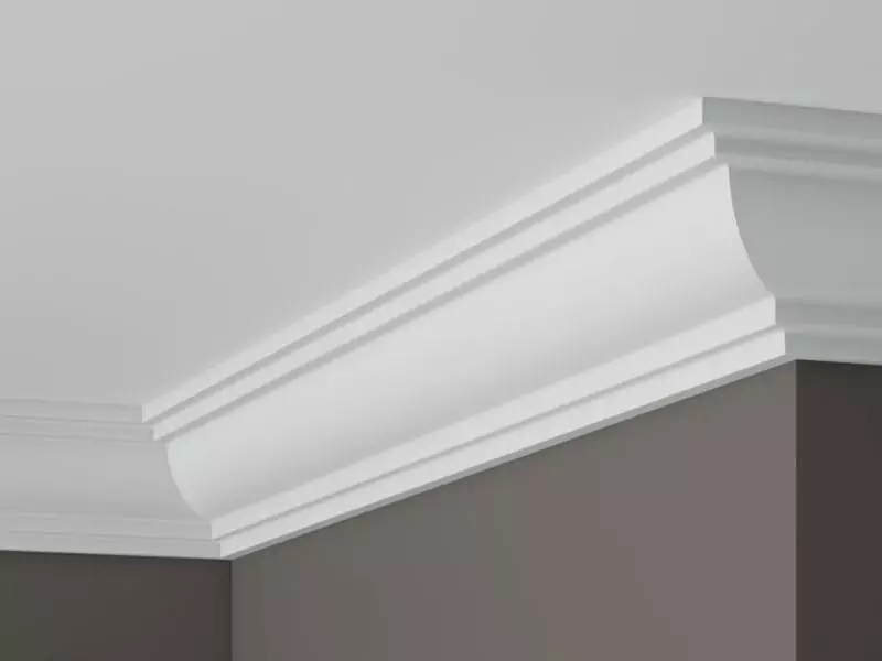Бюджетное решение для оформления потолка: учимся правильно клеить потолочный плинтус из полиуретана
