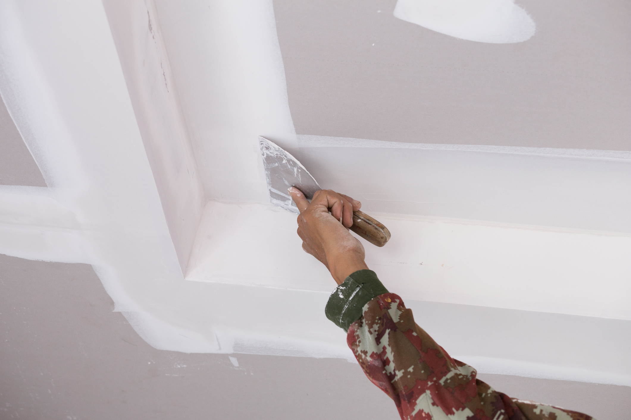 Как шпаклевать потолок из гипсокартона под покраску