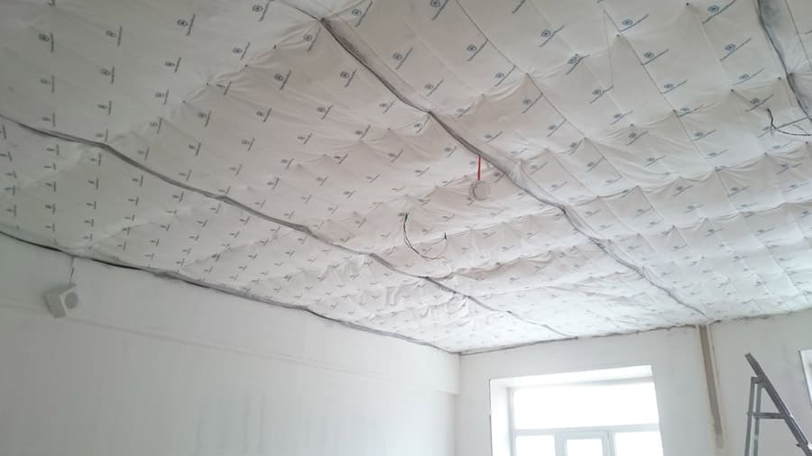 Натяжные потолки с шумоизоляцией, свойства звукоизоляционных материалов, отзывы