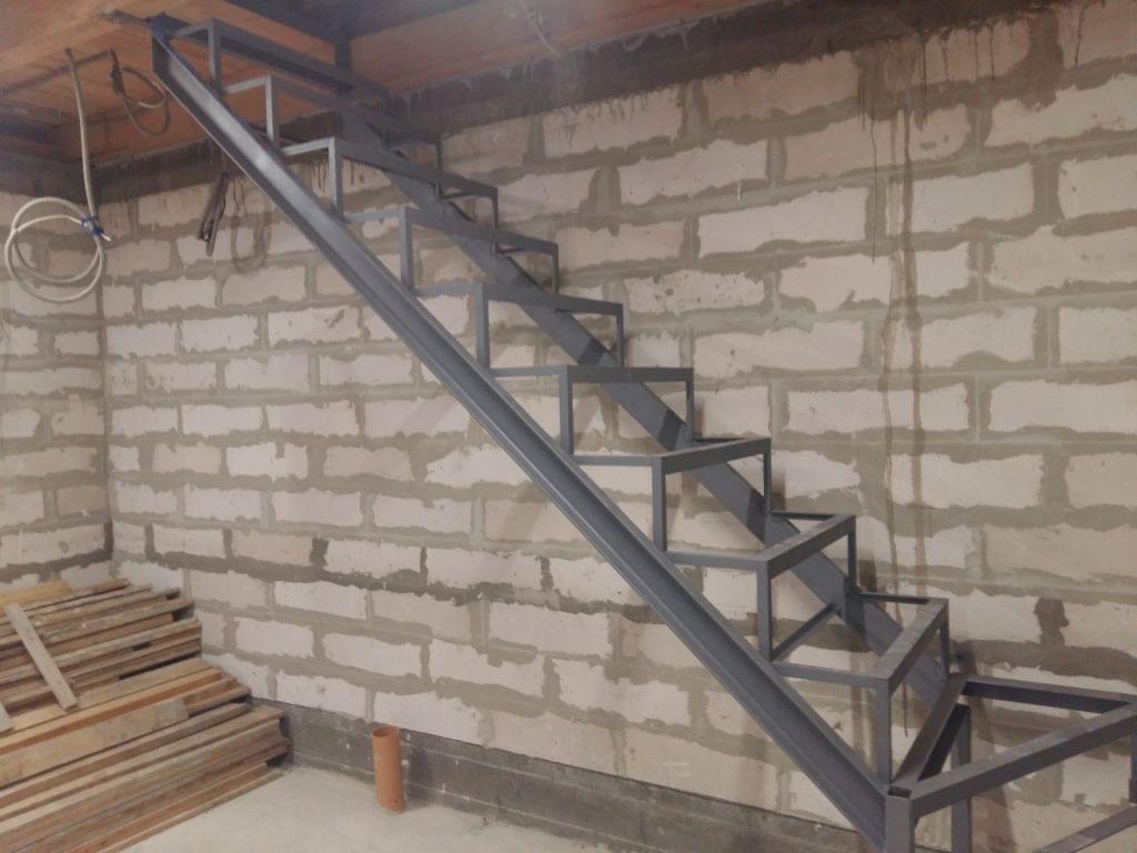 Как сварить лестницу из металлического уголка? - о нюансах в строительных работах