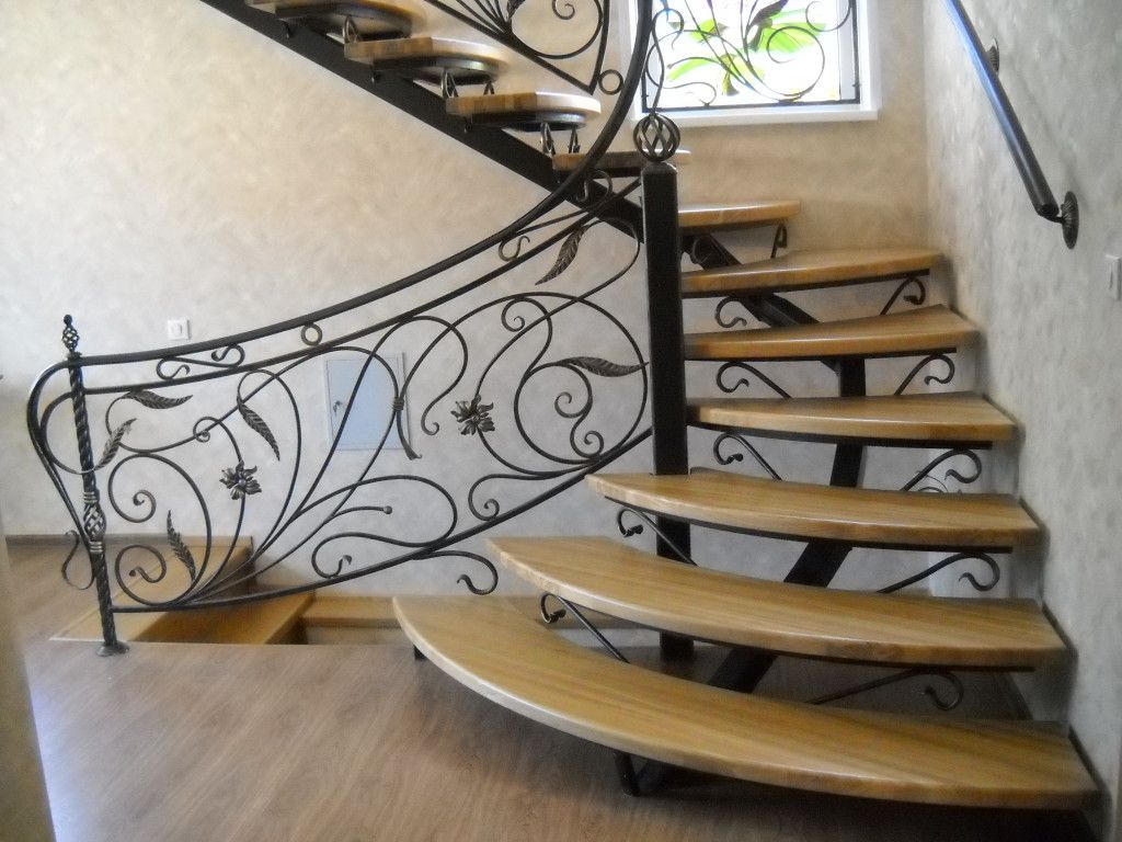 Лестницы на второй этаж на металлическом каркасе: виды, характеристики и правила выбора
