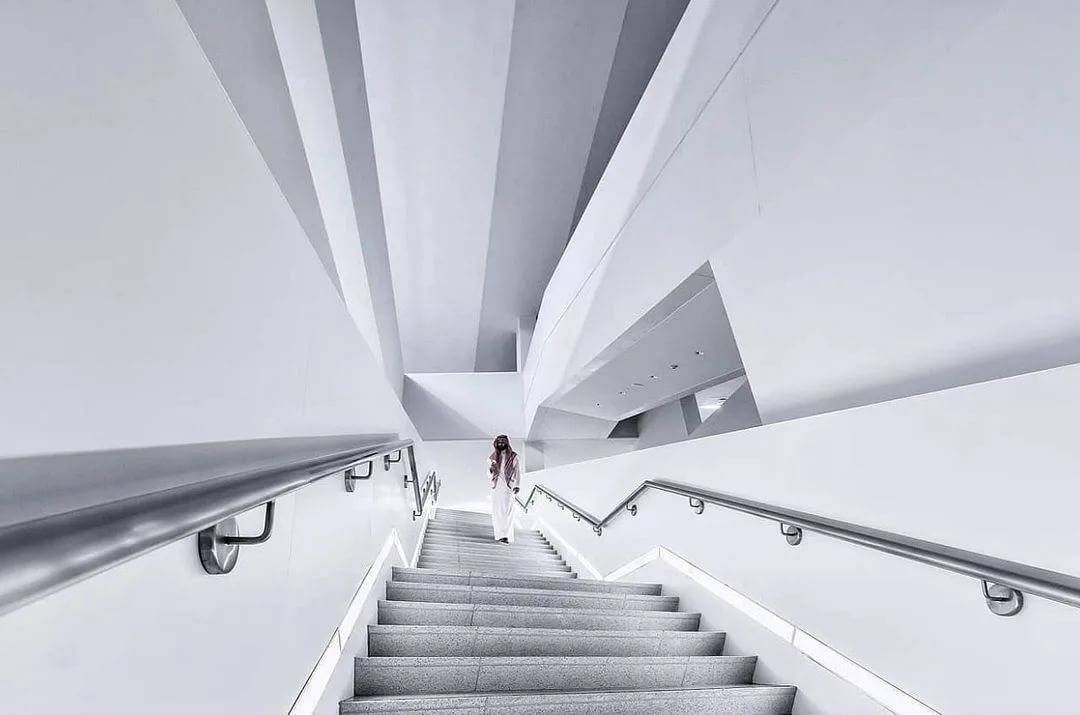 Zaha hadid architects завершает строительство моста через реку цзянси в чэнду