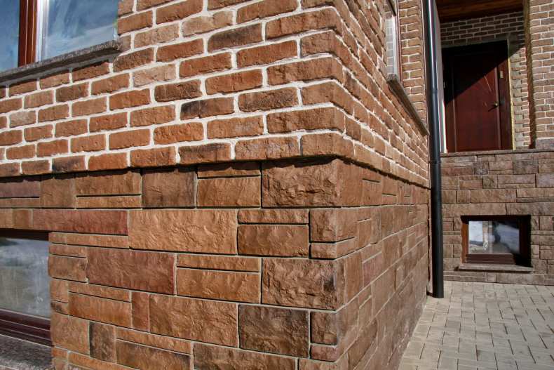Цокольная плитка для облицовки фундамента дома: клинкерная, рваный камень, полимерпесчаная (фото, видео)