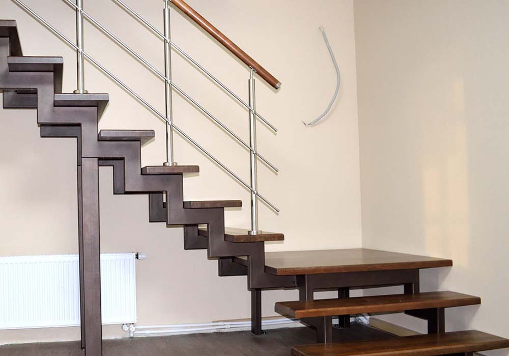Лестница на металлокаркасе с деревянными ступенями своими руками фото