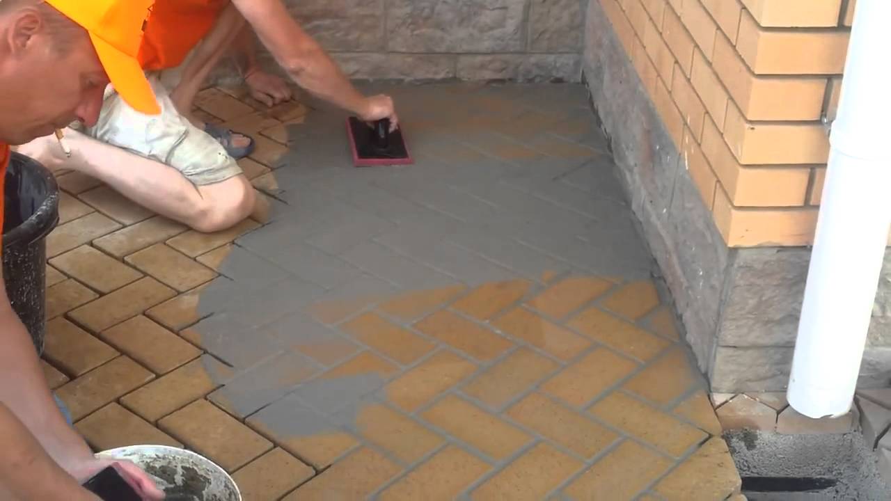 Краска для тротуарной плитки из бетона износостойкая: чем покрасить на улице, чтоб держалась