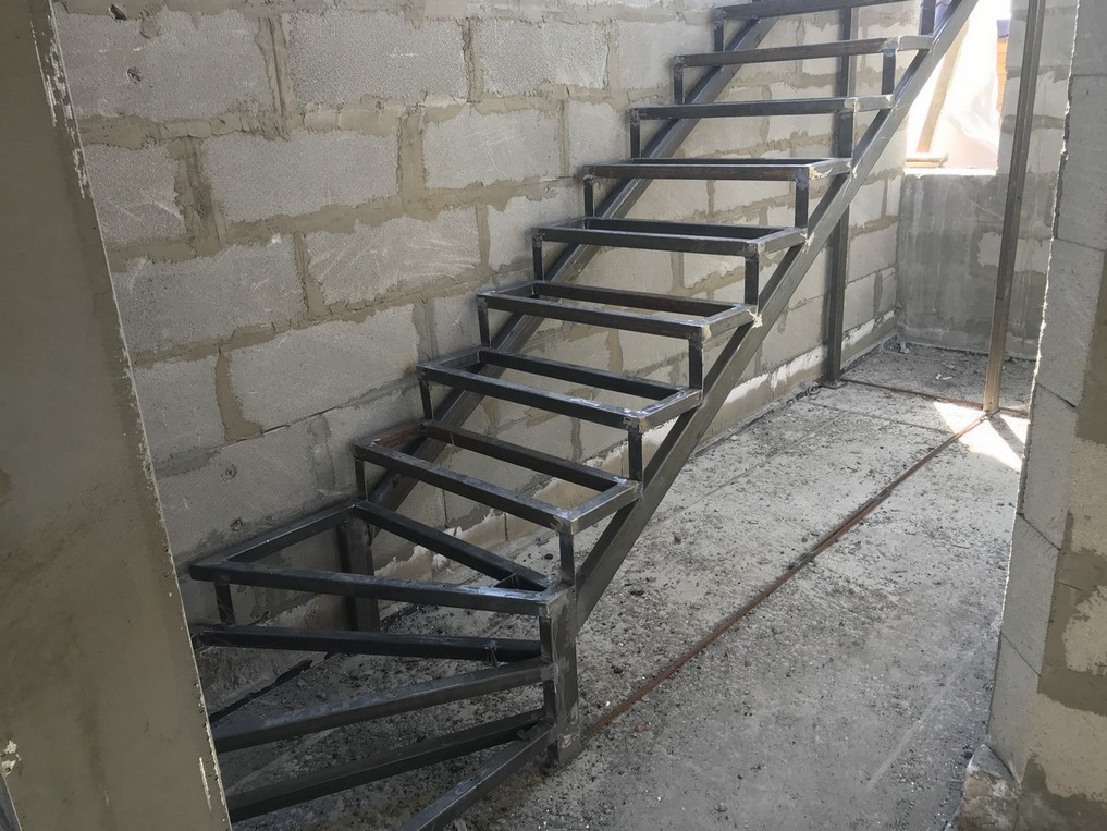 Типы лестниц в промышленных зданиях - пожарная безопасность для каждого.