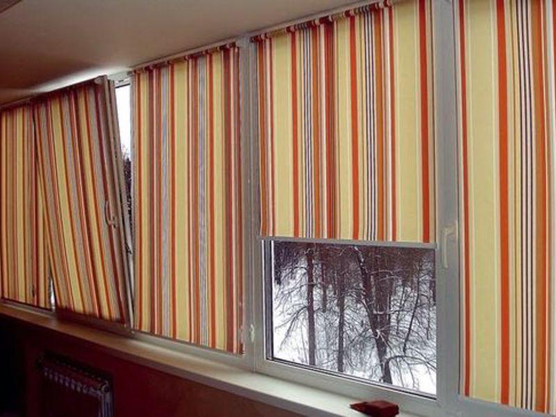 Рулонные шторы на балкон (24 фото): жалюзи или рулонные шторы — что лучше на балконную дверь и окна