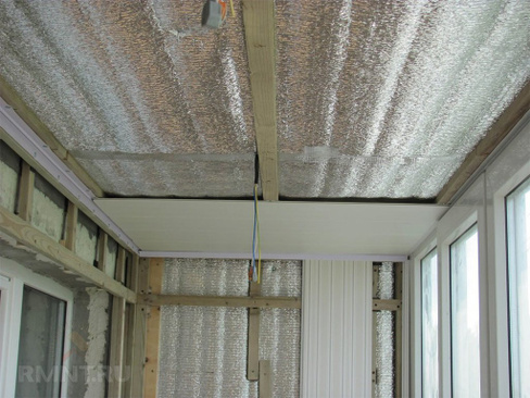 Тонкости и нюансы ремонта: как сделать потолок на балконе своими руками?