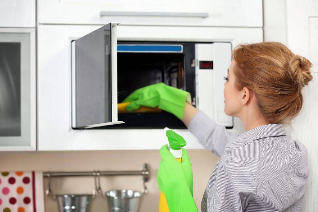 Как просто и быстро почистить микроволновку в домашних условиях – лайфхак для хозяек