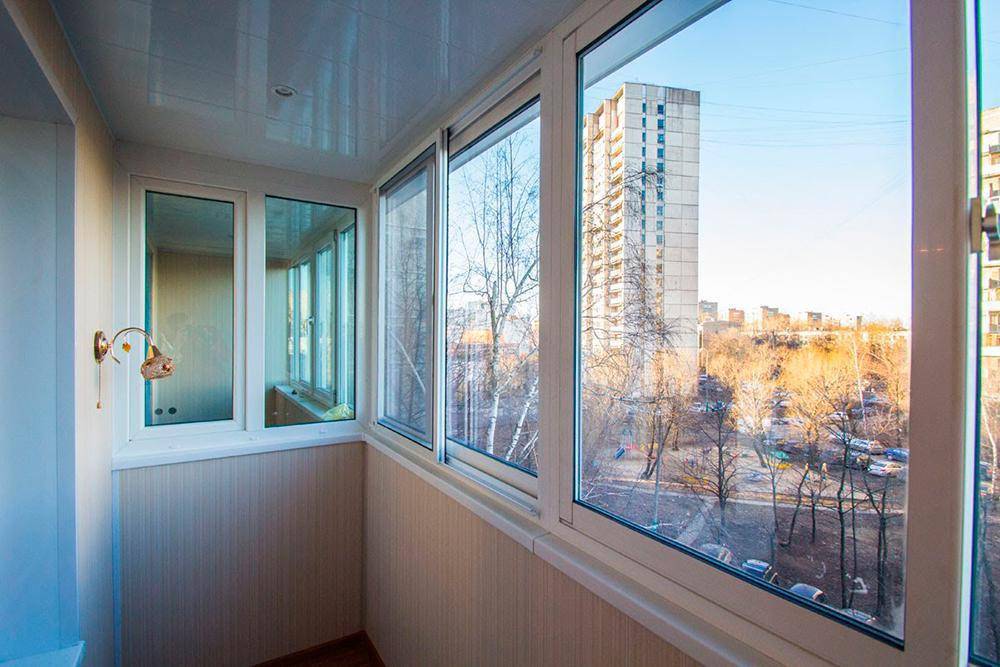 Остекление балкона: что лучше – пластик или алюминий?