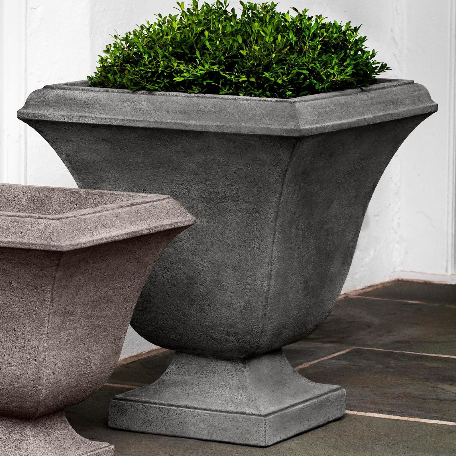 Сделать вазоны для сада. Бетонгарант вазоны 700х700х500. Кашпо Stone Planter. Вазон Max Planter-1121. Цветочные вазоны уличные.