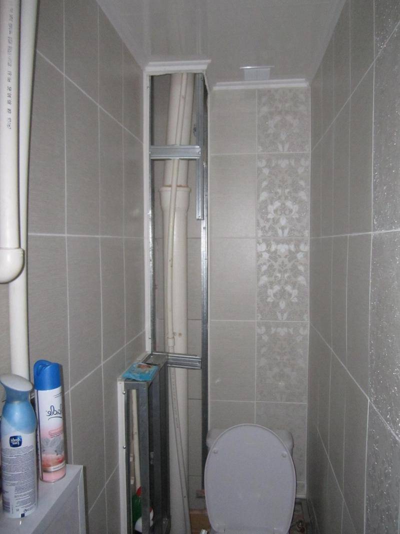 Как закрыть трубы в ванной и туалете с помощью жалюзи: фото с примерами