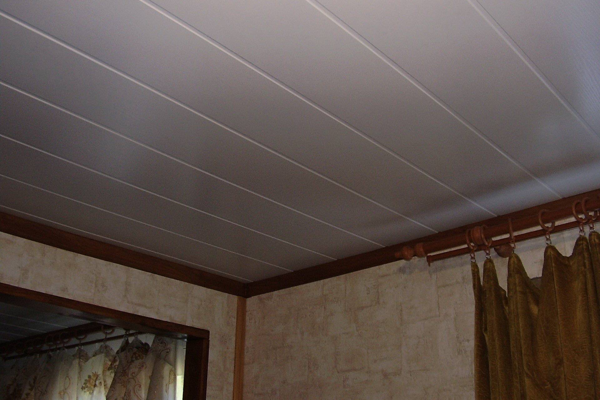Отделка потолка панелями пвх своими руками: как обшить потолок пластиком, как правильно обшить потолок пластиковыми панелями, как подшить, отделать, подшивка