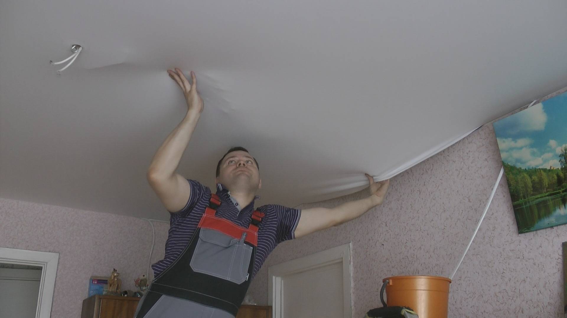 Демонтаж натяжного потолка своими руками: виды демонтажа для разных видов материала, видео