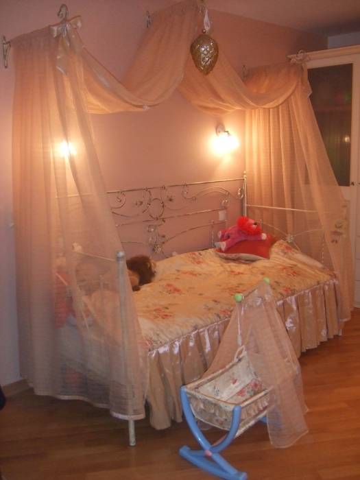 Кровать с балдахином, для ребенка и для взрослых, как сделать своими руками, разновидности, как выбрать, популярные модели и идеи размещения