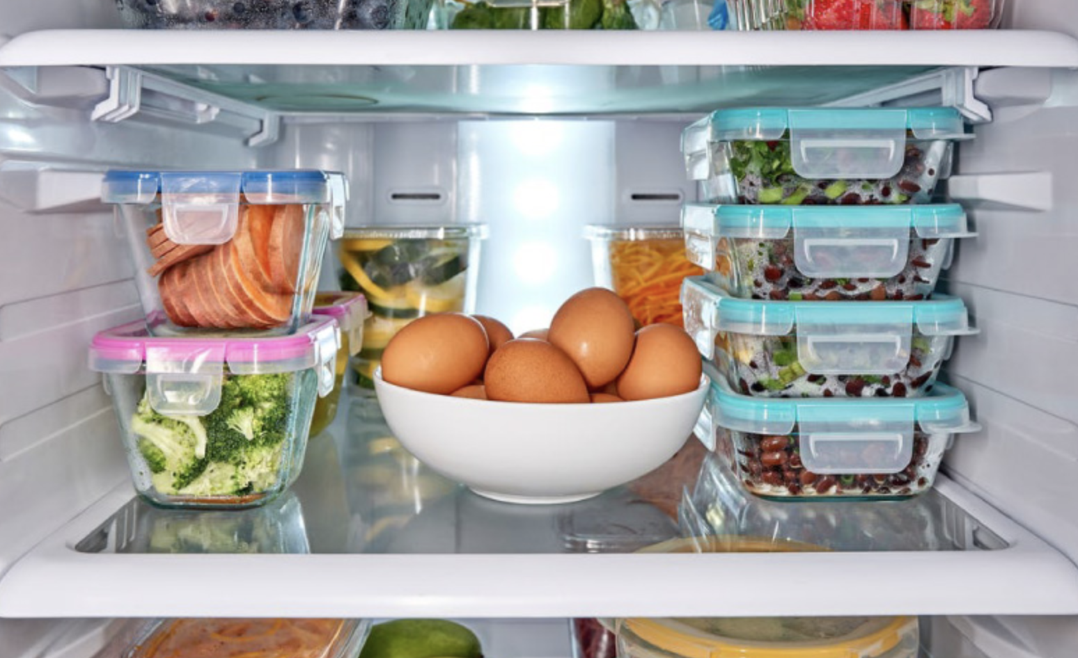 Можно хранить в холодильнике заварное. Хранение в холодильнике. Холодильник с продуктами. Хранение продуктов в холодильнике. Проддуктыв холодильнике.