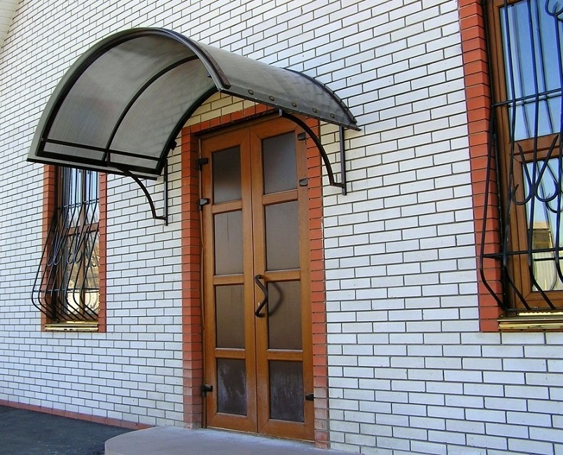Козырьки из поликарбоната над крыльцом (55 фото): привлекательно, эстетично и практично