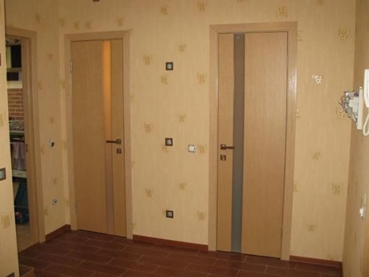 Туалетные двери в квартиру. Двери туалет и ванна. Двери для ванной и туал. Ванна и туалет рядом двери. Межкомнатные двери ванна туалет.