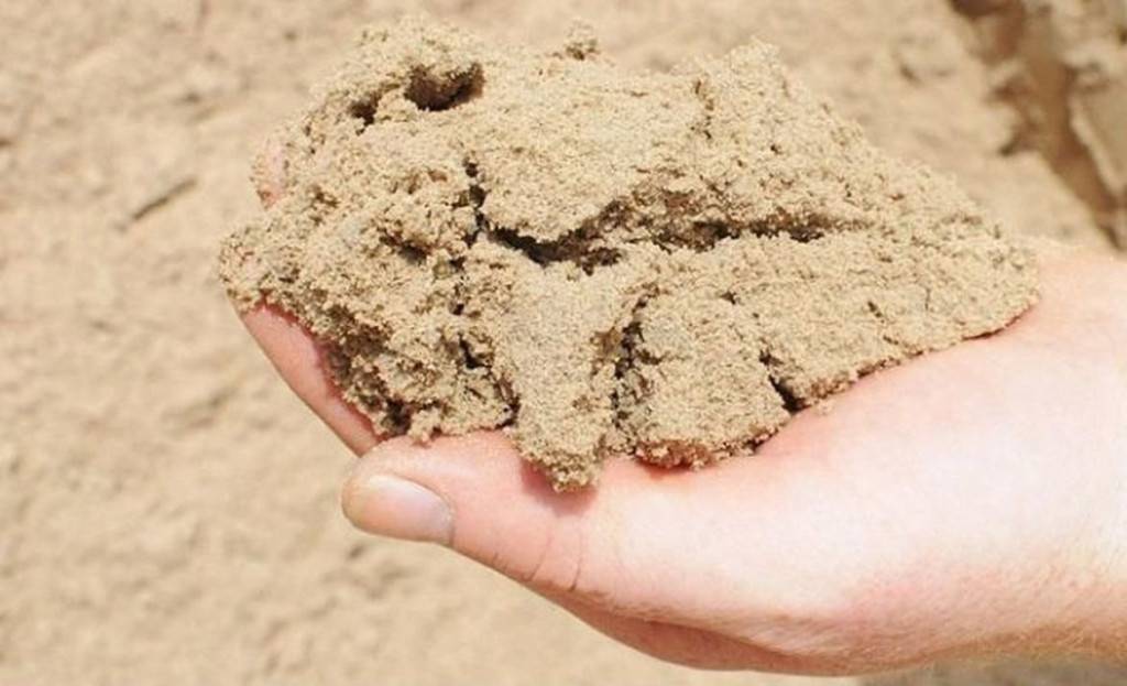Какой песок нужен для фундамента: речной или карьерный? выбор песка для строительства
