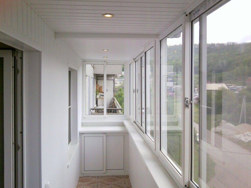 Какие балконы лучше пластиковые или алюминиевые: окна, чем застеклить, остекление, отзывы, фото, видео