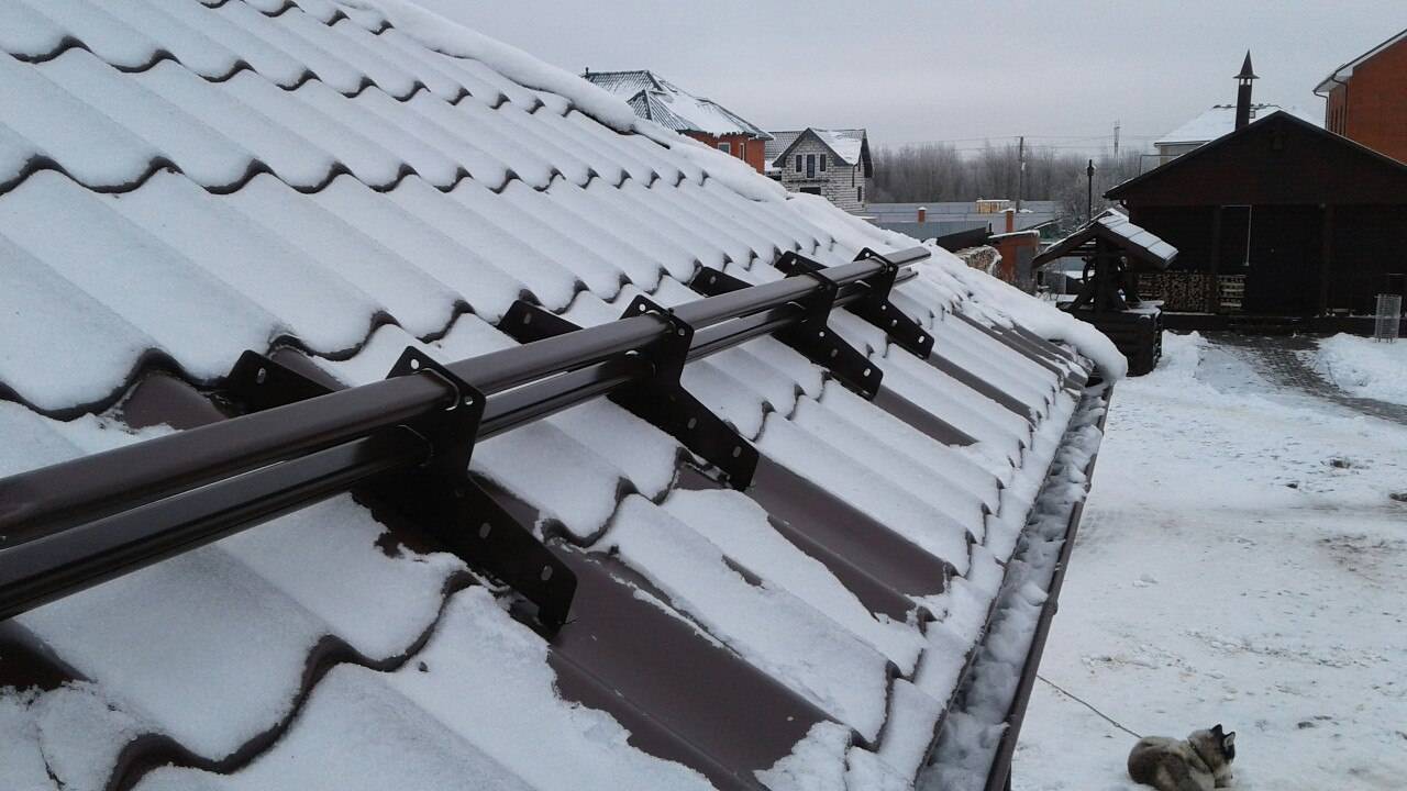 Как устанавливать снегозадержатели на разные виды крыш