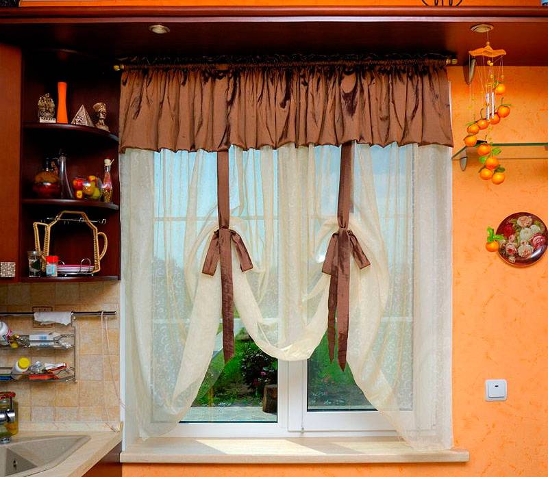 Оформление окна на кухне в современном стиле: фото и советы