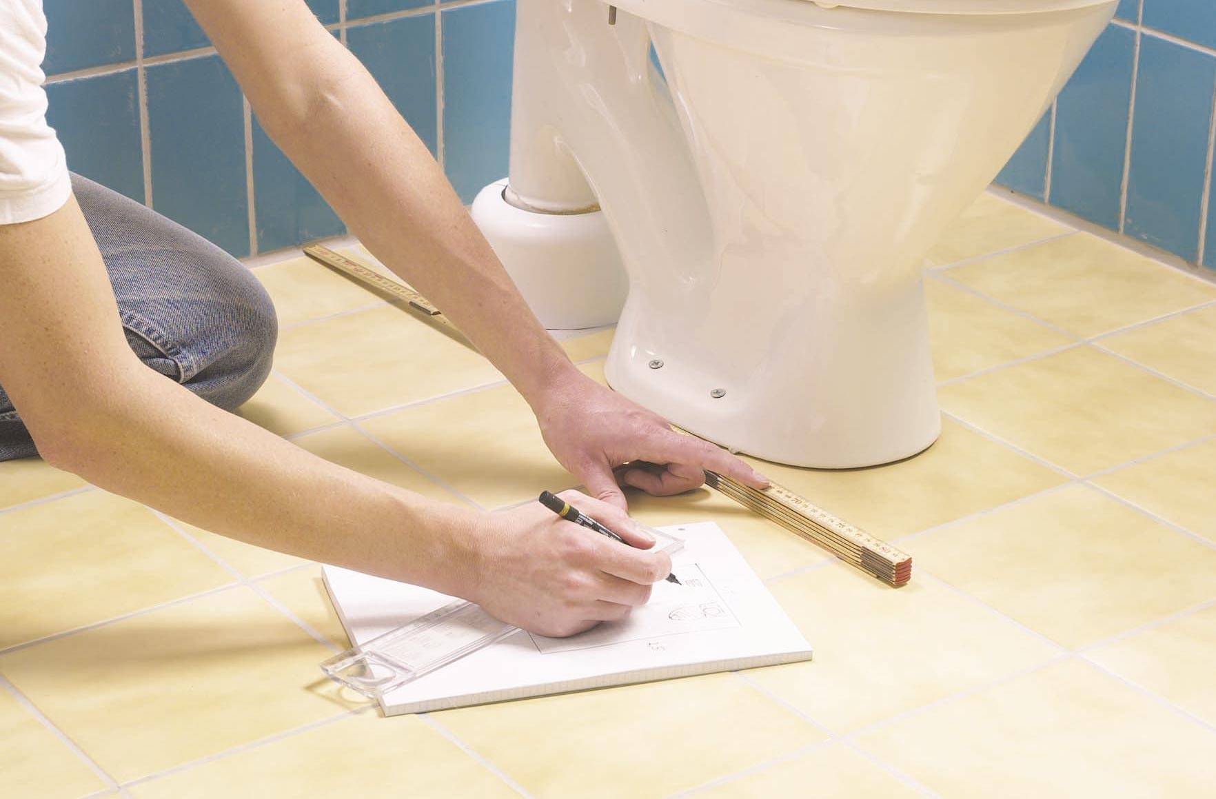 Как класть плитку в туалете своими руками: способы, позволяющие правильно уложить настенный и напольный кафель