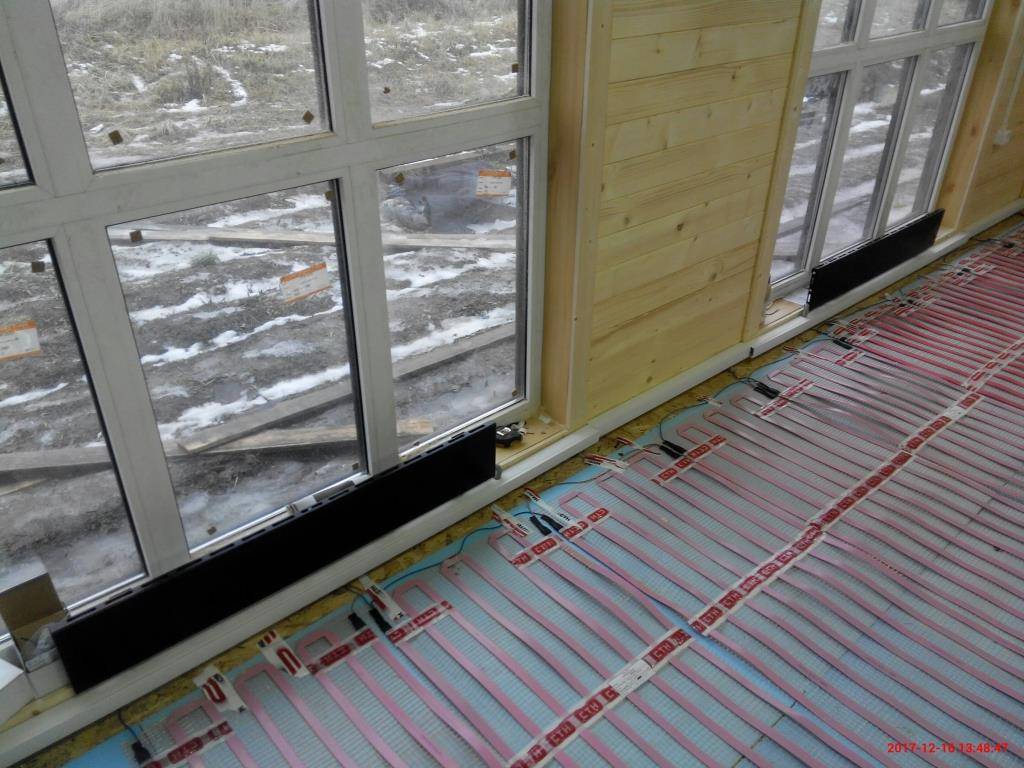 Варианты отопления балкона, конвектор, теплый пол, инфракрасный обогреватель на балконе, как сделать вынос батареи на балкон или лоджию, законно ли это | pomasteru.ru