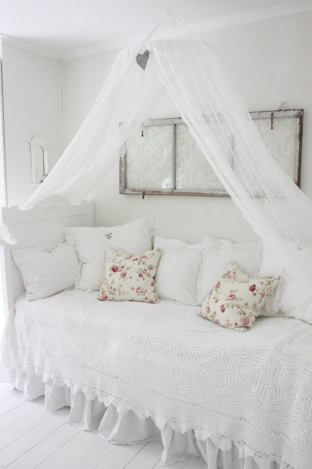 Спальня с балдахином в квартире. балдахин над кроватью – царственная роскошь для алькова. эксперименты с деталями спальни