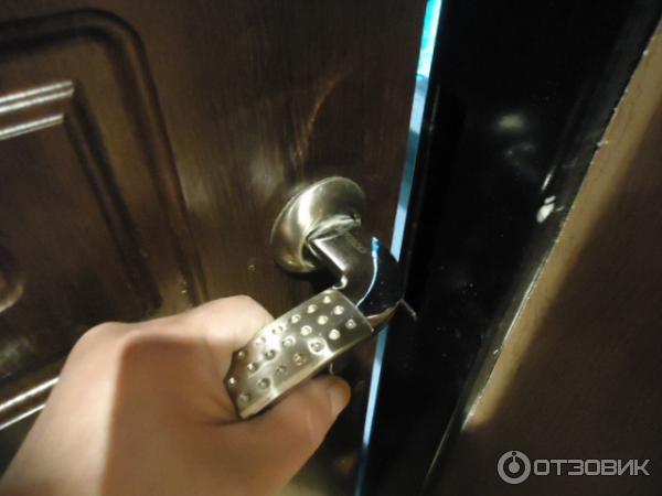 Почему ломаются входные двери и как их как отремонтировать своими руками?